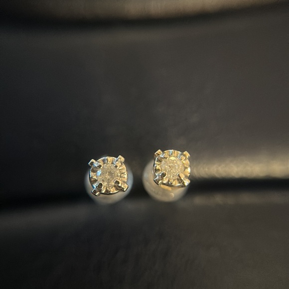 0.25 carat diamond studs princess cut genuine diamonds - Picture 3 of 3